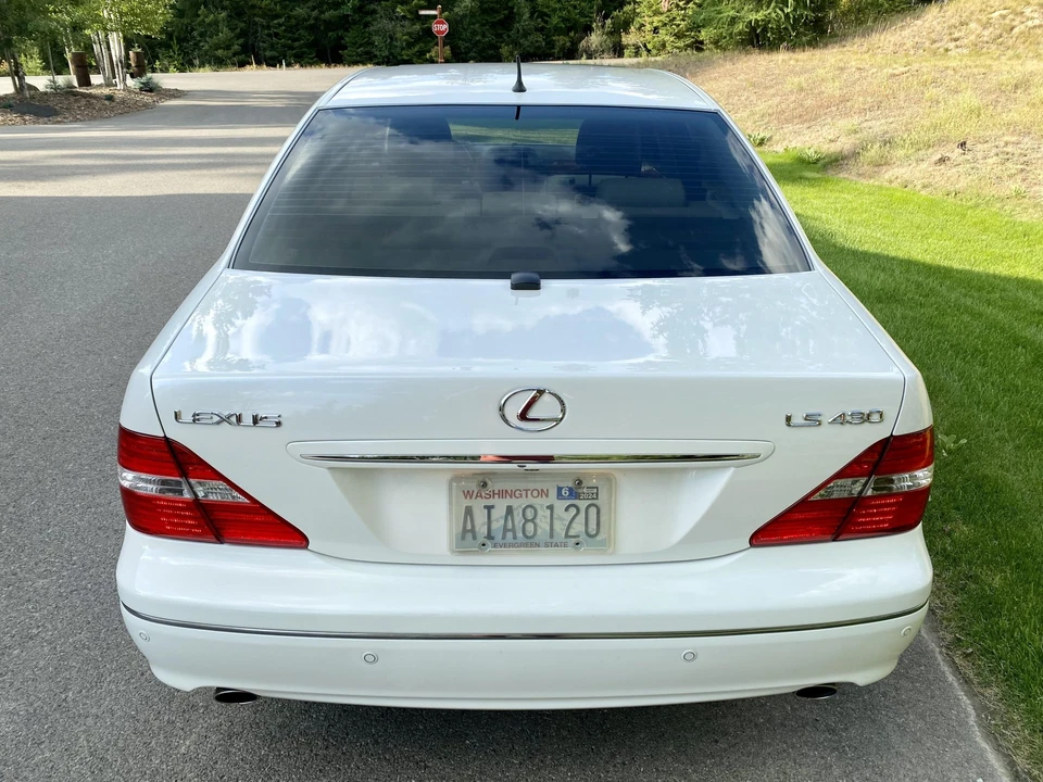 2005 Lexus LS 3rd Gen - Image 5 of 31