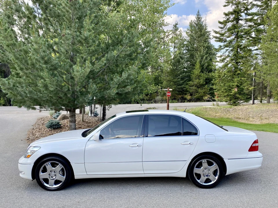 2005 Lexus LS 3rd Gen - Image 15 of 31