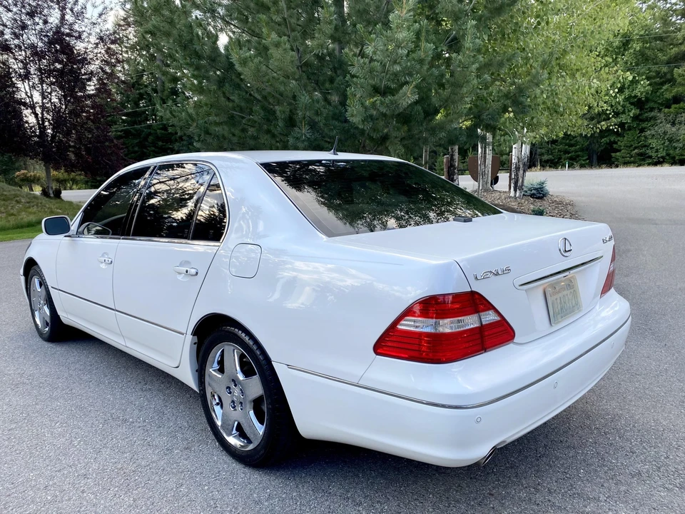 2005 Lexus LS 3rd Gen - Image 16 of 31