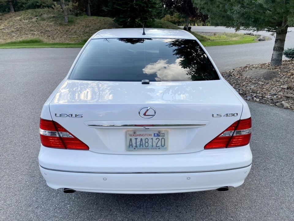 2005 Lexus LS 3rd Gen - Image 17 of 31
