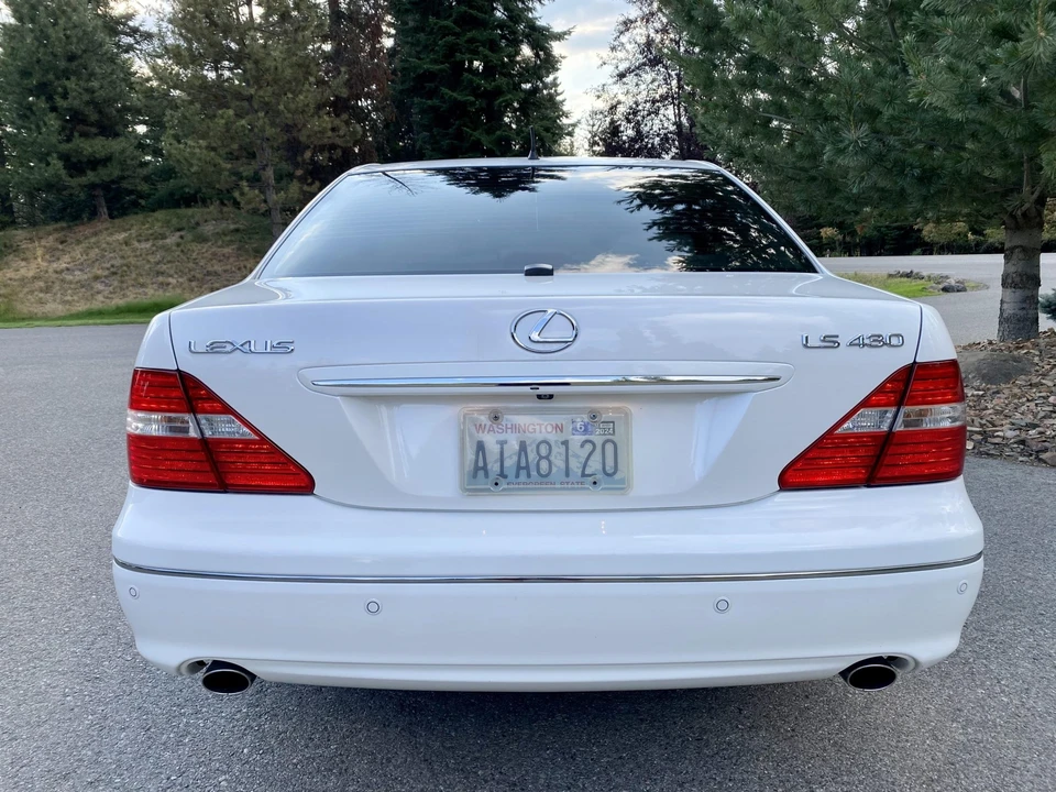 2005 Lexus LS 3rd Gen - Image 18 of 31
