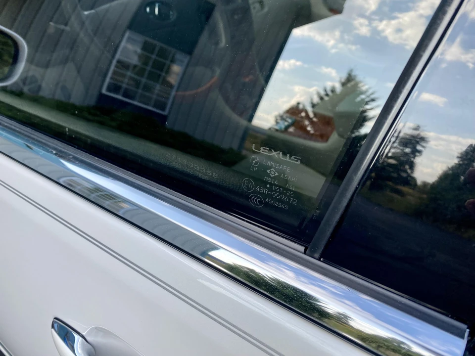 2005 Lexus LS 3rd Gen - Image 31 of 31