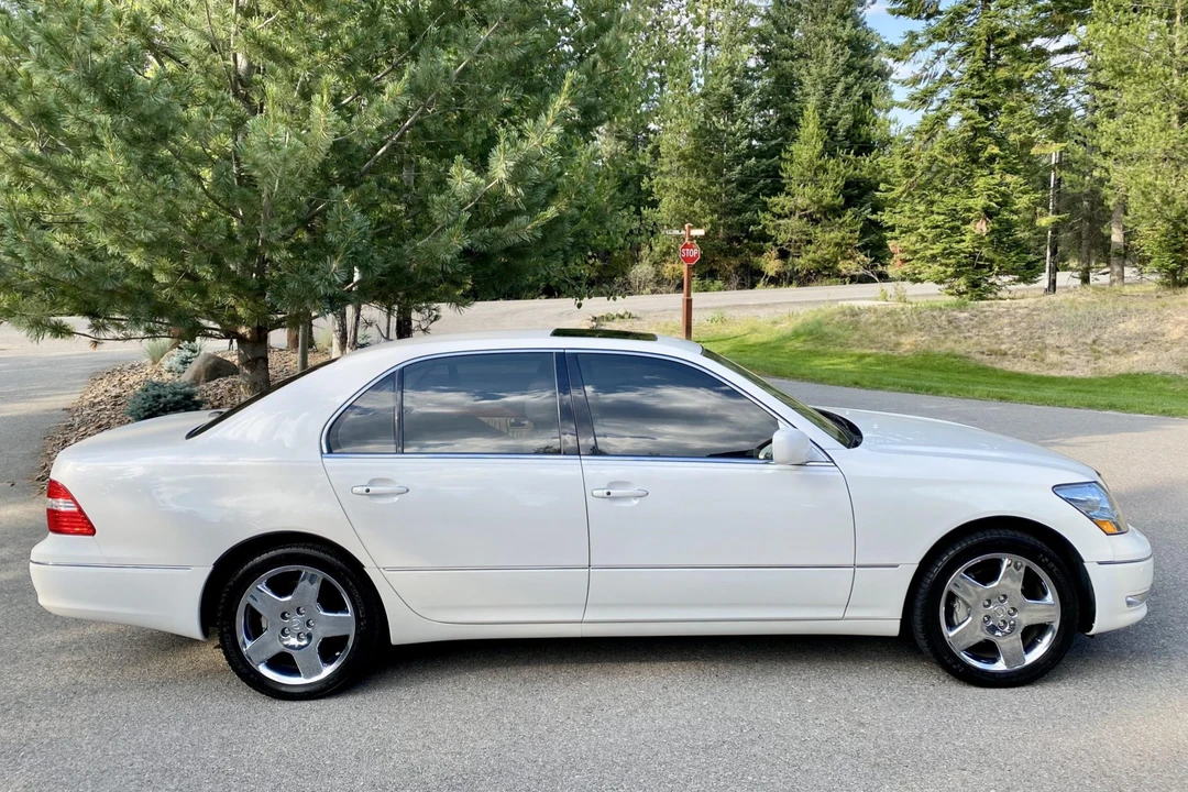 2005 Lexus LS 3rd Gen - Image 8 of 31