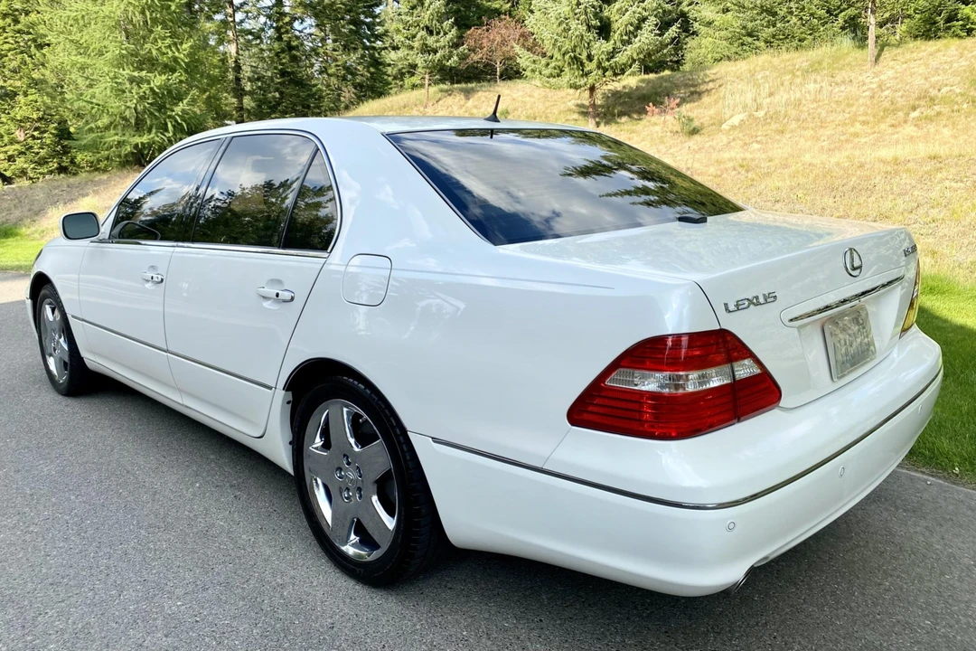 2005 Lexus LS 3rd Gen - Image 4 of 31