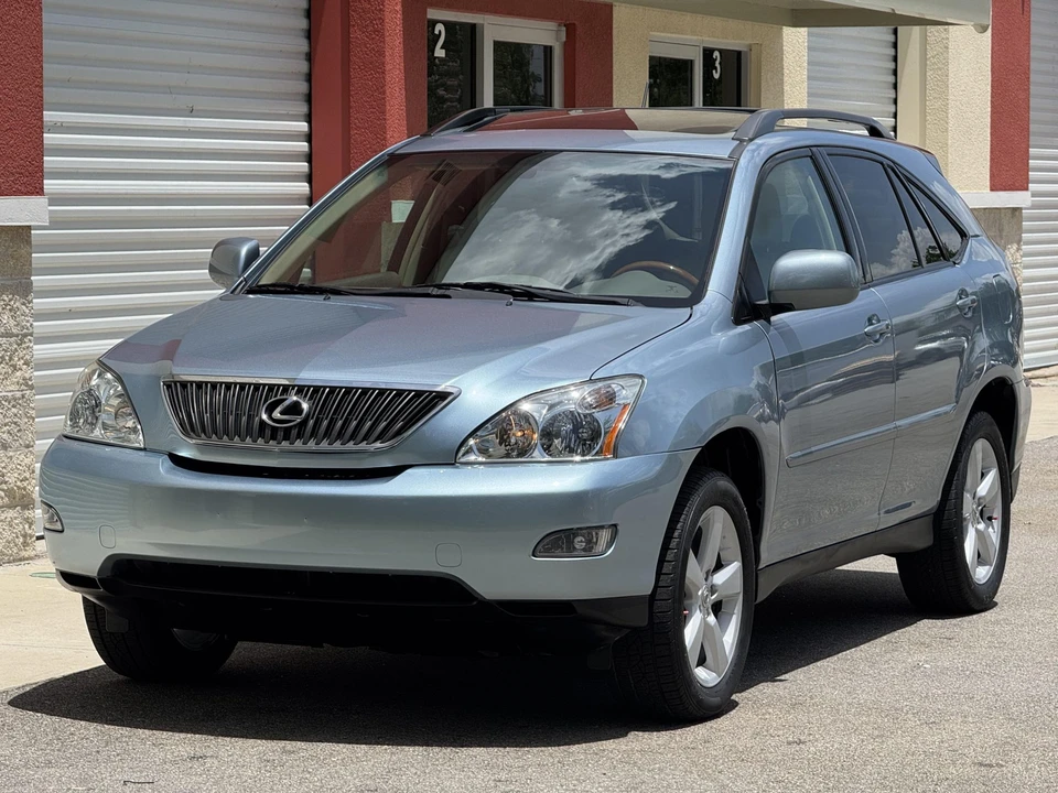 2005 Lexus RX 2nd Gen - Image 2 of 31