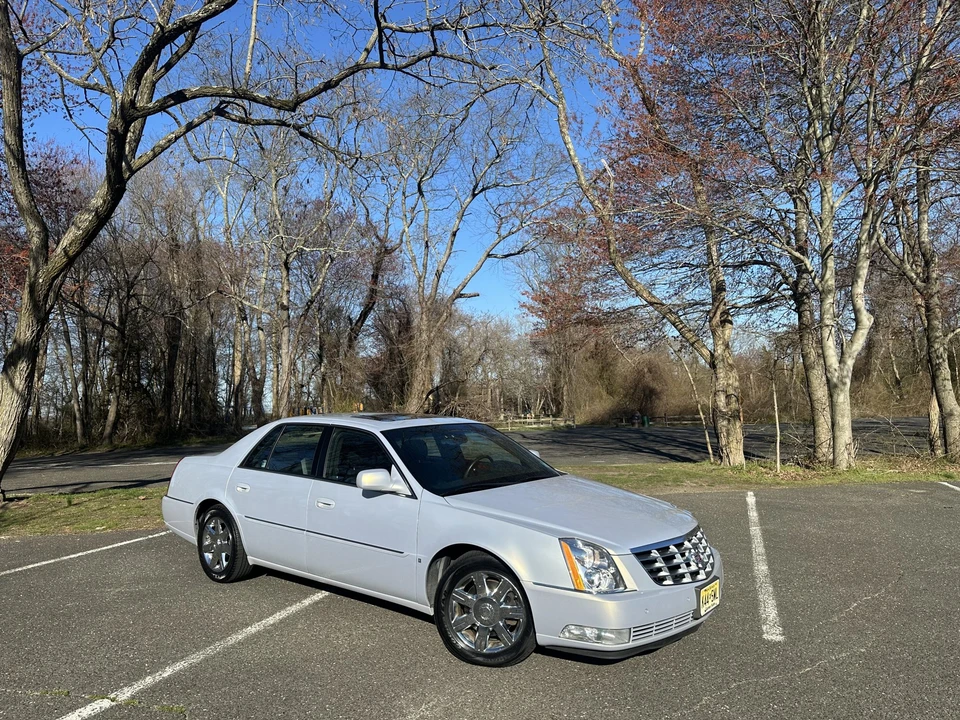 2006 Cadillac DTS - Image 9 of 31