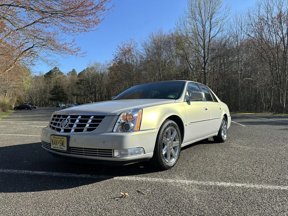 2006 Cadillac DTS - Image 2 of 31