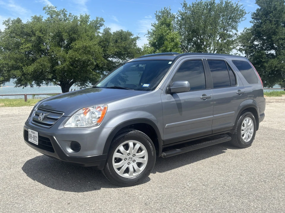 2006 Honda CR-V 2nd Gen - Image 2 of 31