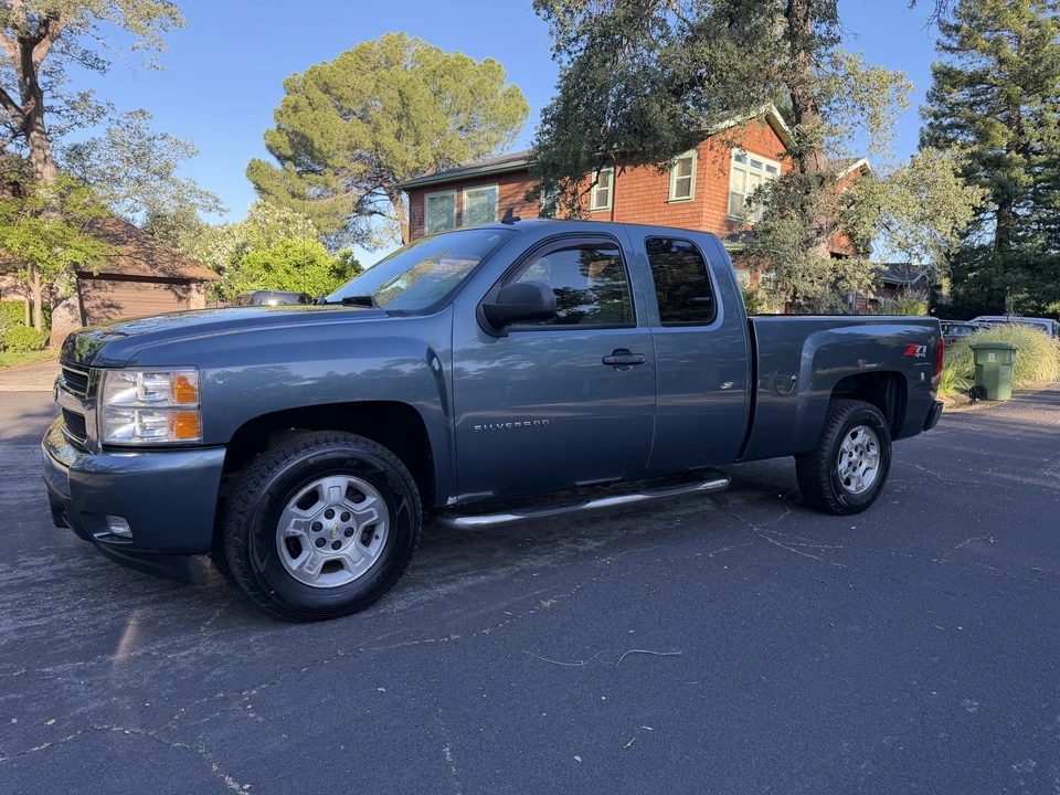 2007 Chevrolet Silverado 2nd Gen - Image 2 of 31