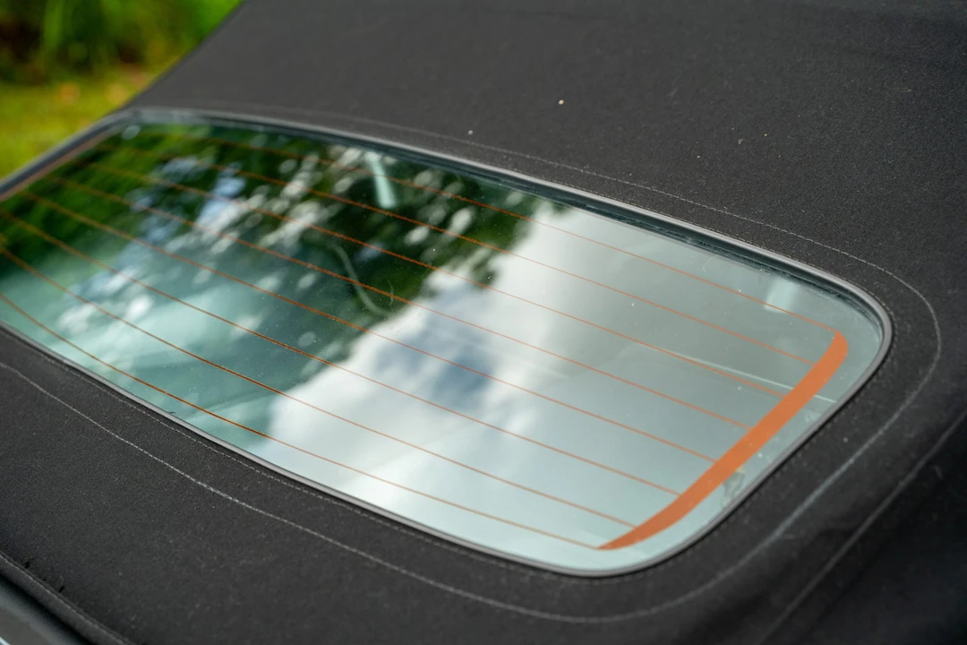 2007 Chrysler Crossfire - Image 21 of 31