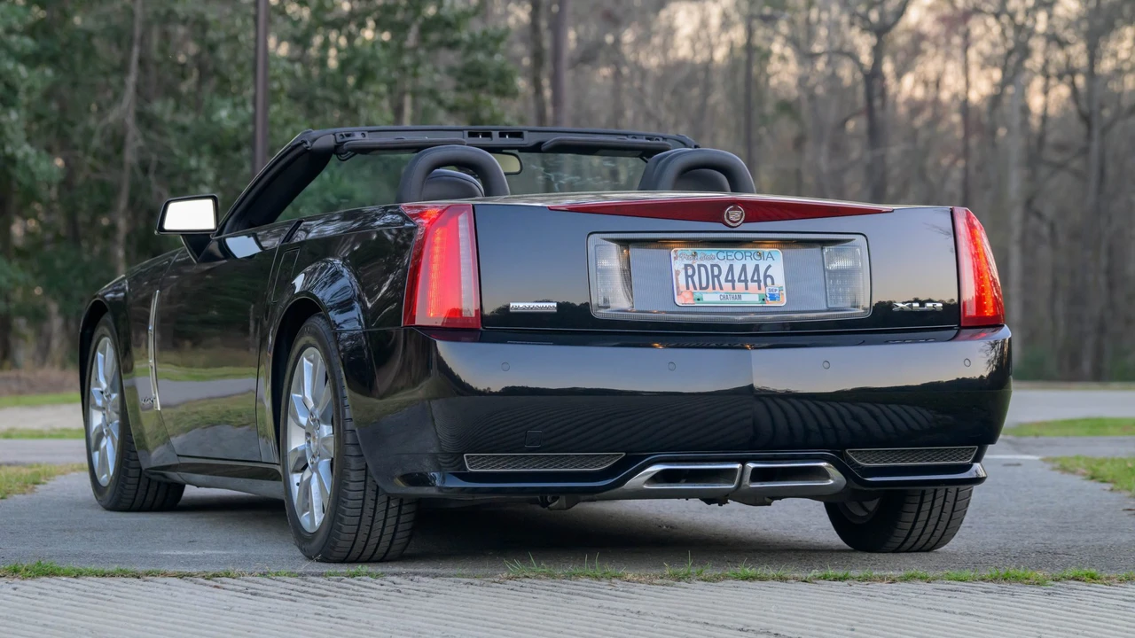 2009 Cadillac XLR - Image 8 of 31
