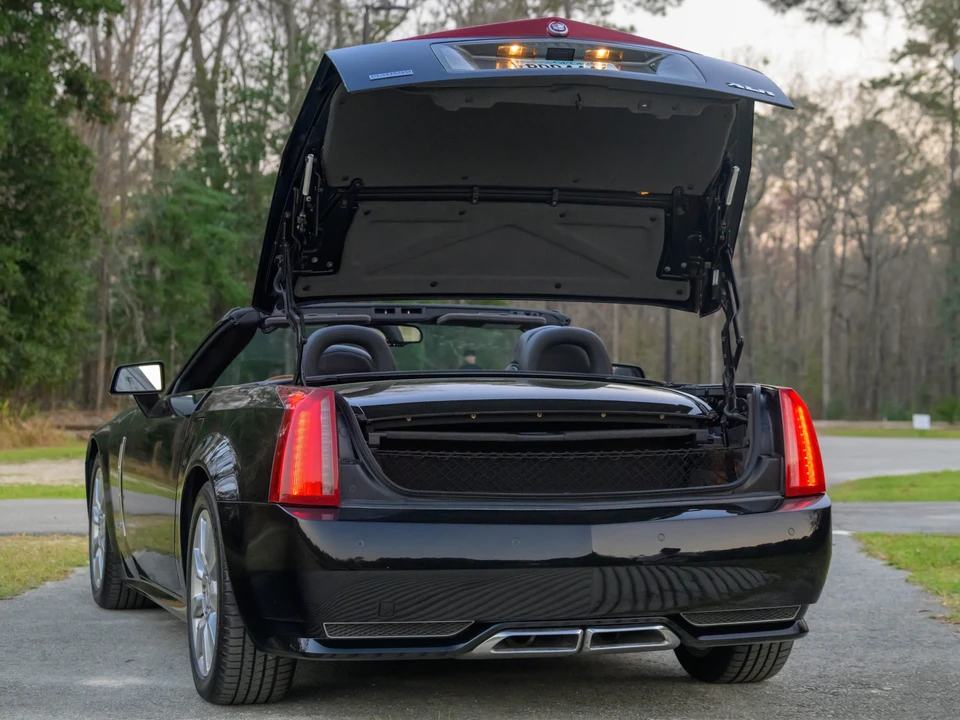 2009 Cadillac XLR - Image 9 of 31