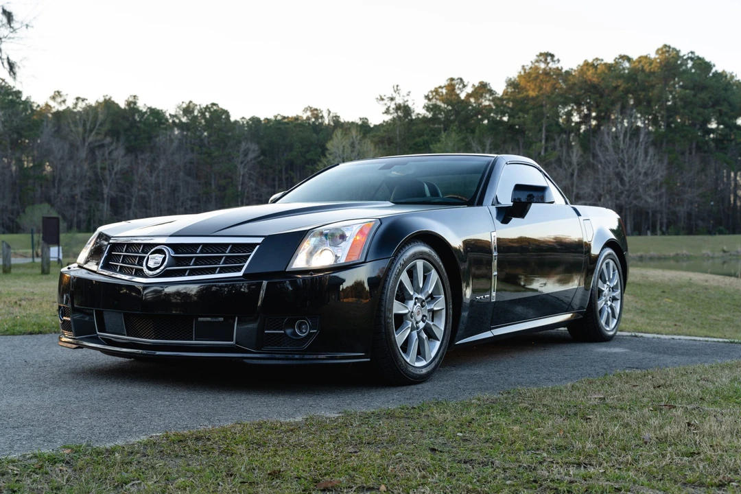 2009 Cadillac XLR - Image 2 of 31