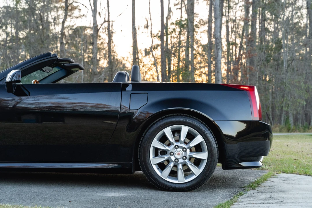 2009 Cadillac XLR - Image 12 of 31