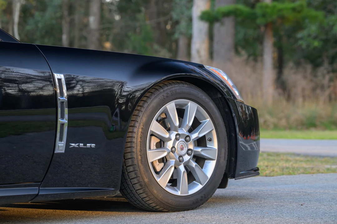 2009 Cadillac XLR - Image 16 of 31