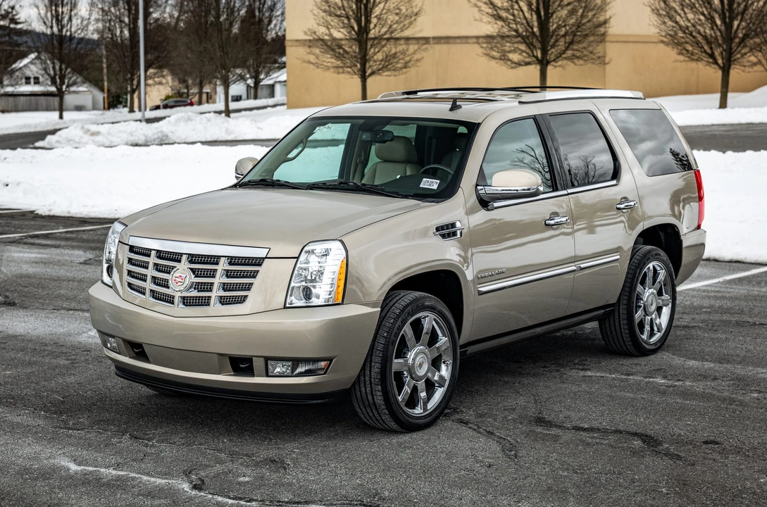 2010 Cadillac Escalade & EXT 3rd Gen - Image 4 of 31