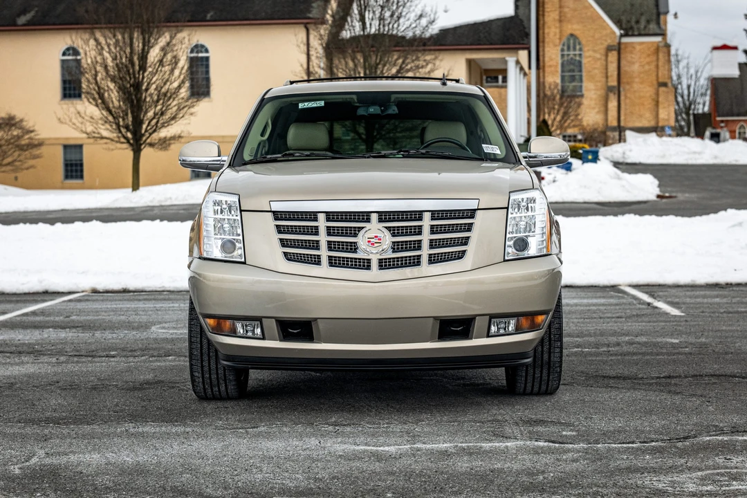 2010 Cadillac Escalade & EXT 3rd Gen - Image 7 of 31