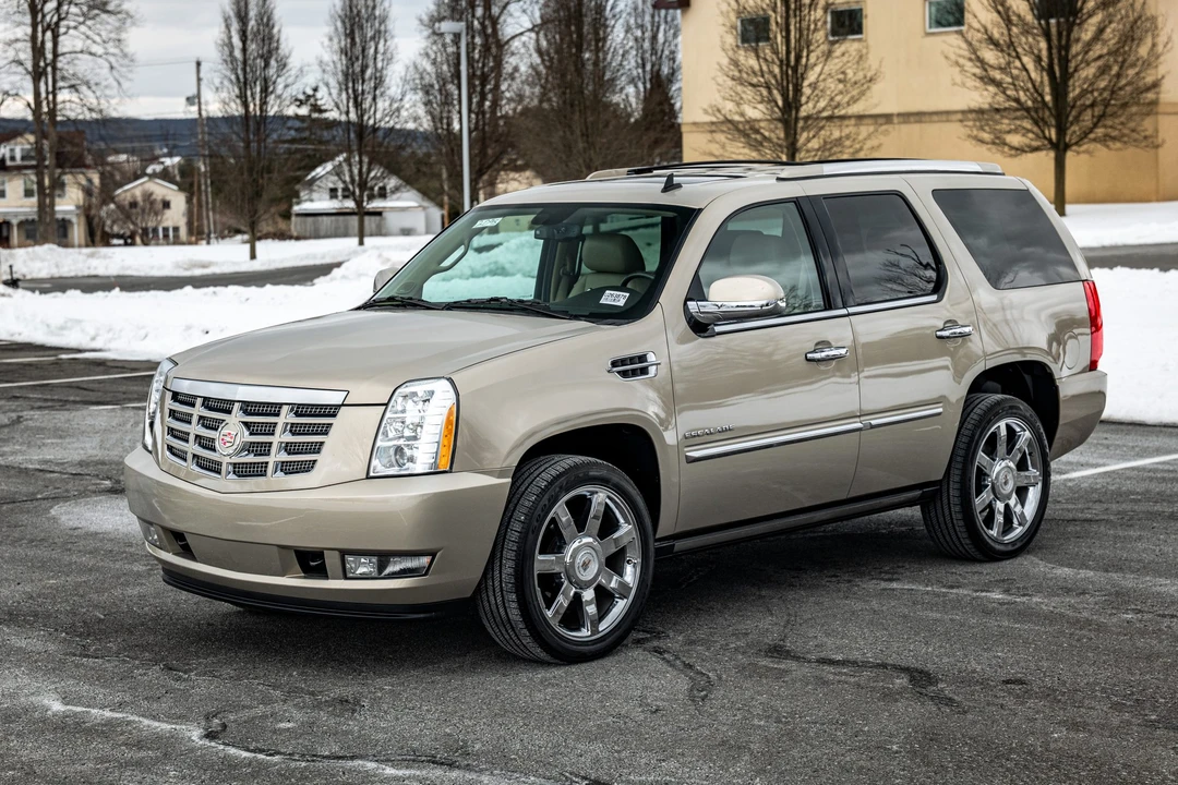 2010 Cadillac Escalade & EXT 3rd Gen - Image 2 of 31