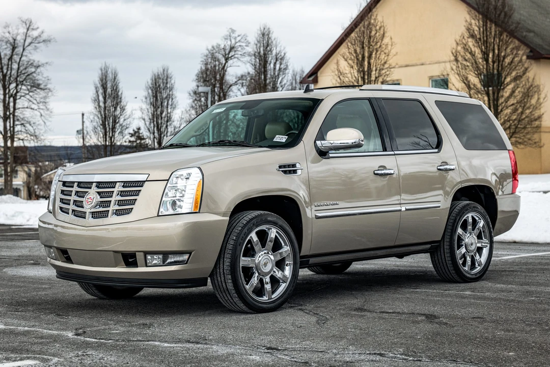 2010 Cadillac Escalade & EXT 3rd Gen - Image 3 of 31