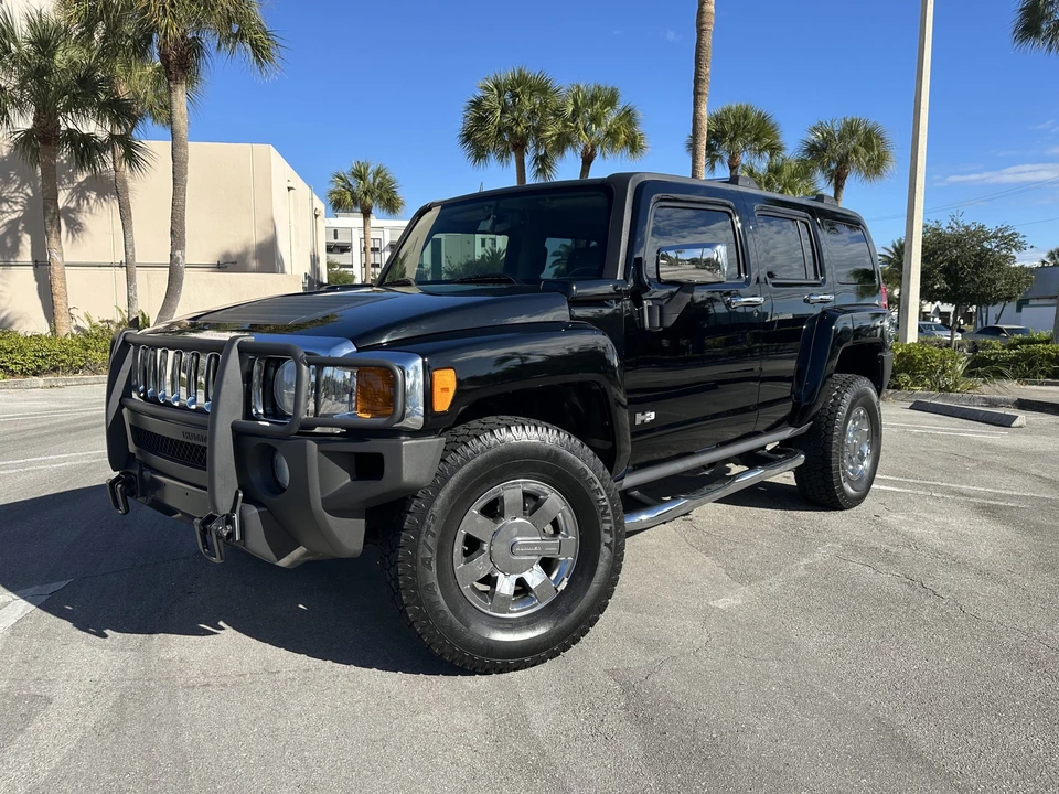 2010 Hummer Hummer H3 - Image 2 of 31