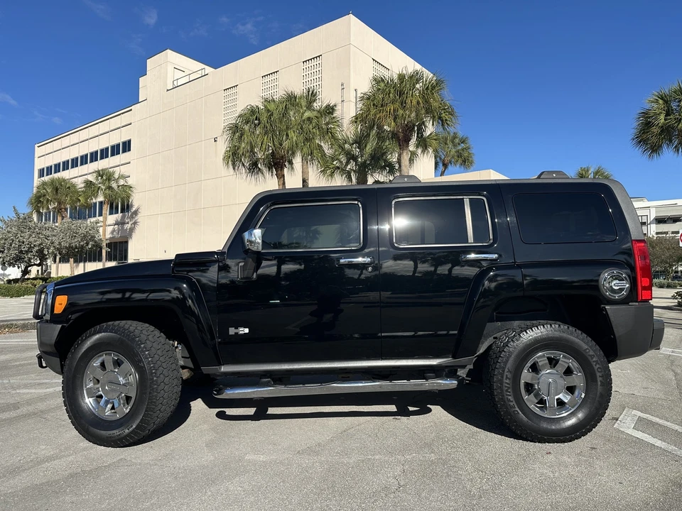 2010 Hummer Hummer H3 - Image 3 of 31