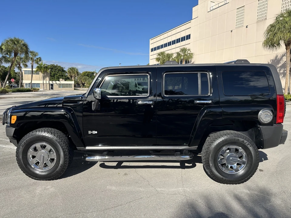 2010 Hummer Hummer H3 - Image 4 of 31