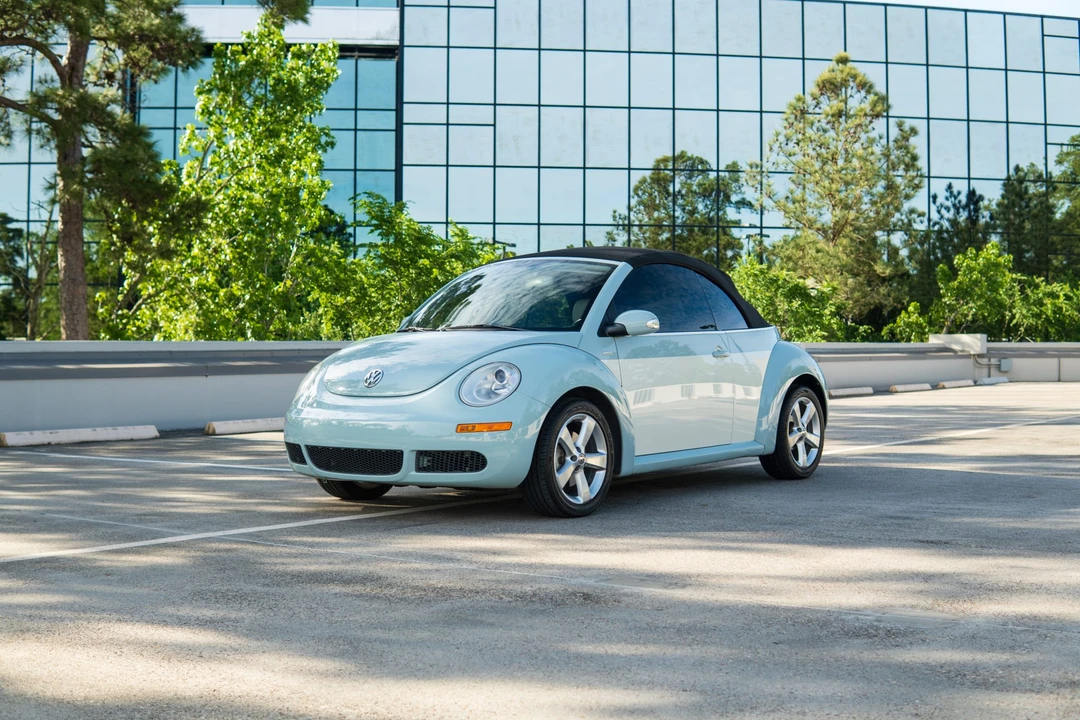 2010 Volkswagen New Beetle - Image 18 of 21