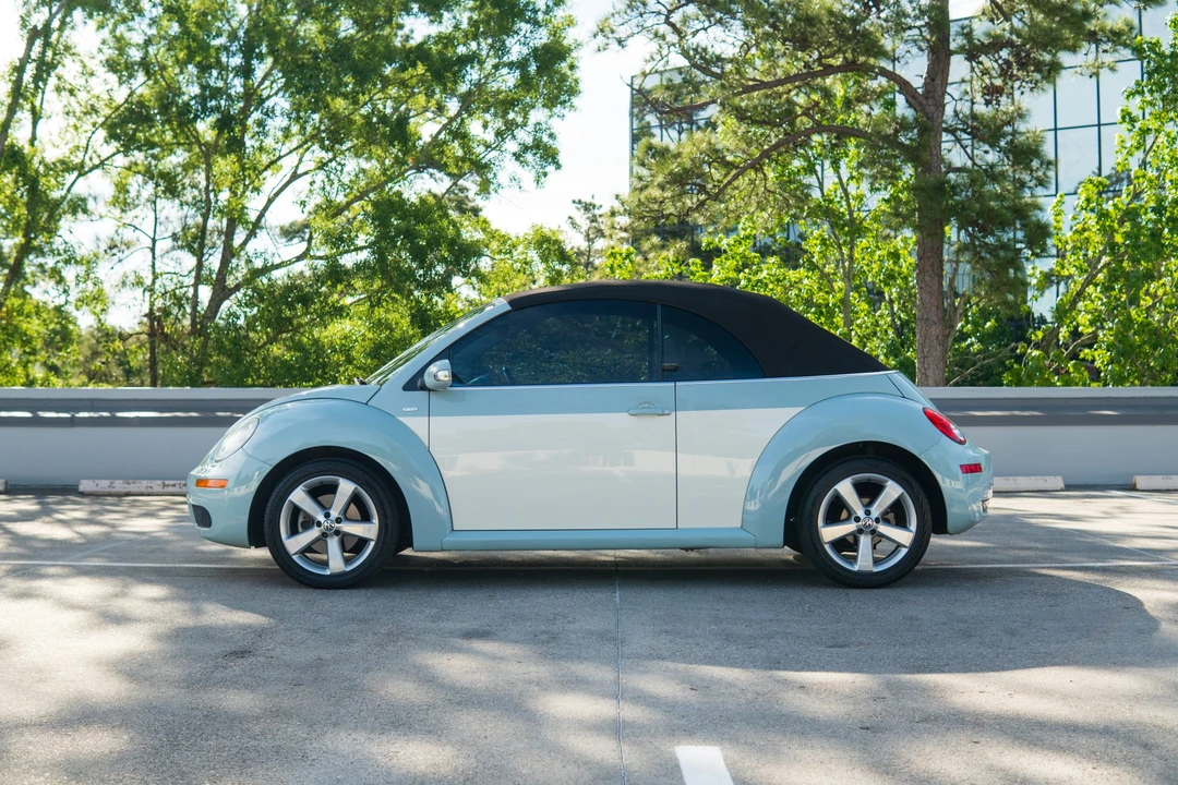 2010 Volkswagen New Beetle - Image 19 of 21