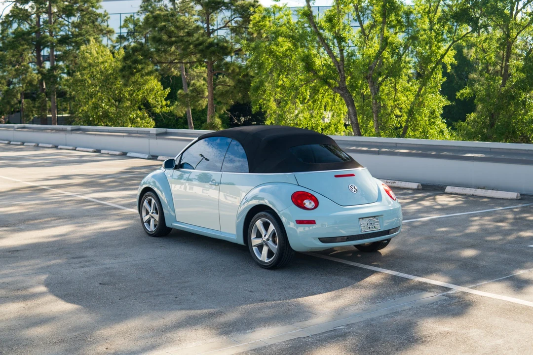 2010 Volkswagen New Beetle - Image 21 of 21