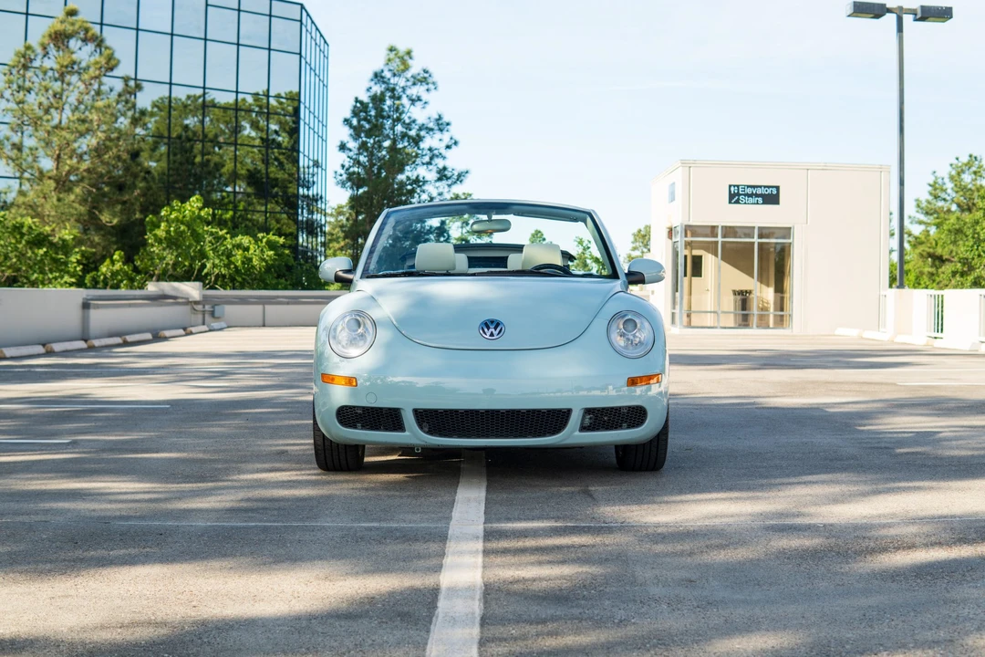 2010 Volkswagen New Beetle - Image 16 of 21