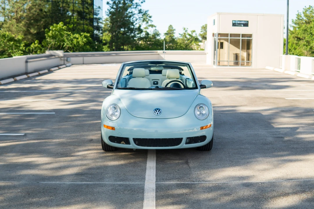 2010 Volkswagen New Beetle - Image 15 of 21