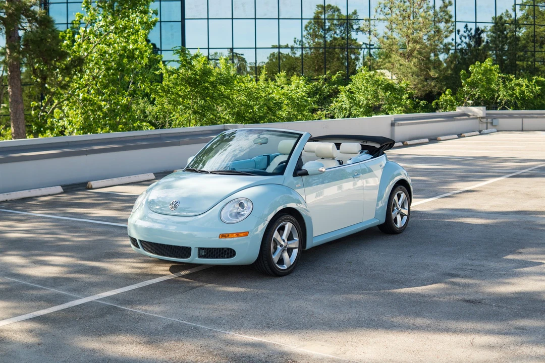 2010 Volkswagen New Beetle - Image 3 of 21
