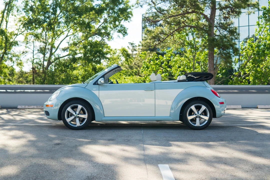 2010 Volkswagen New Beetle - Image 4 of 21