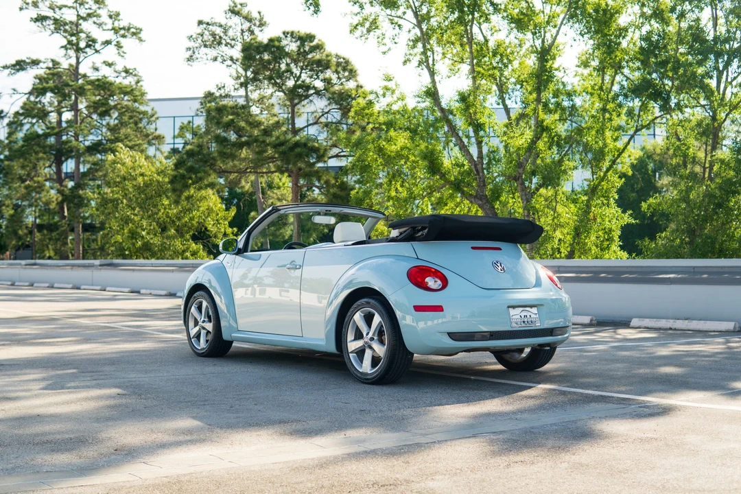 2010 Volkswagen New Beetle - Image 5 of 21
