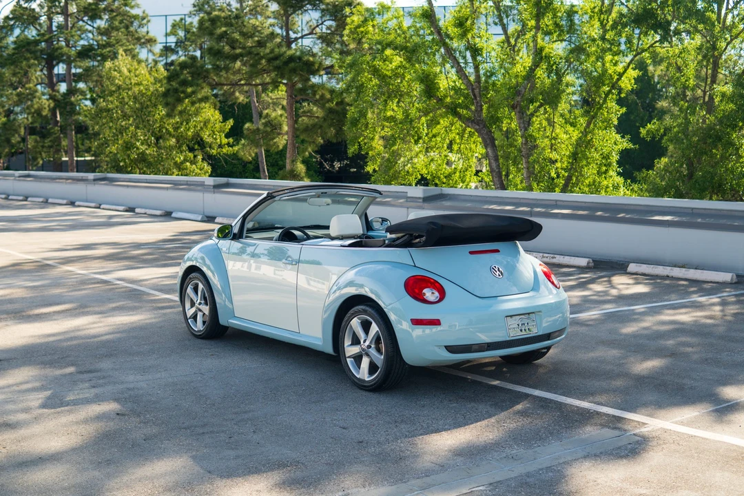 2010 Volkswagen New Beetle - Image 6 of 21