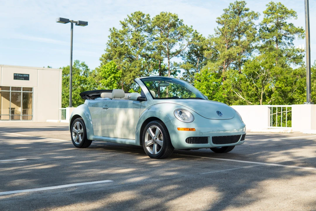 2010 Volkswagen New Beetle - Image 12 of 21