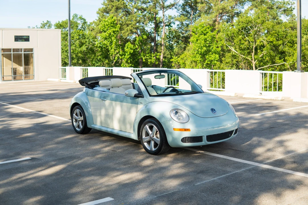 2010 Volkswagen New Beetle - Image 13 of 21