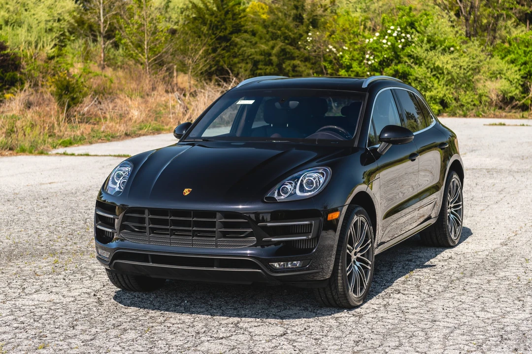 2015 Porsche Macan Turbo - Image 2 of 31