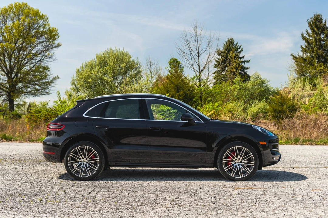 2015 Porsche Macan Turbo - Image 30 of 31