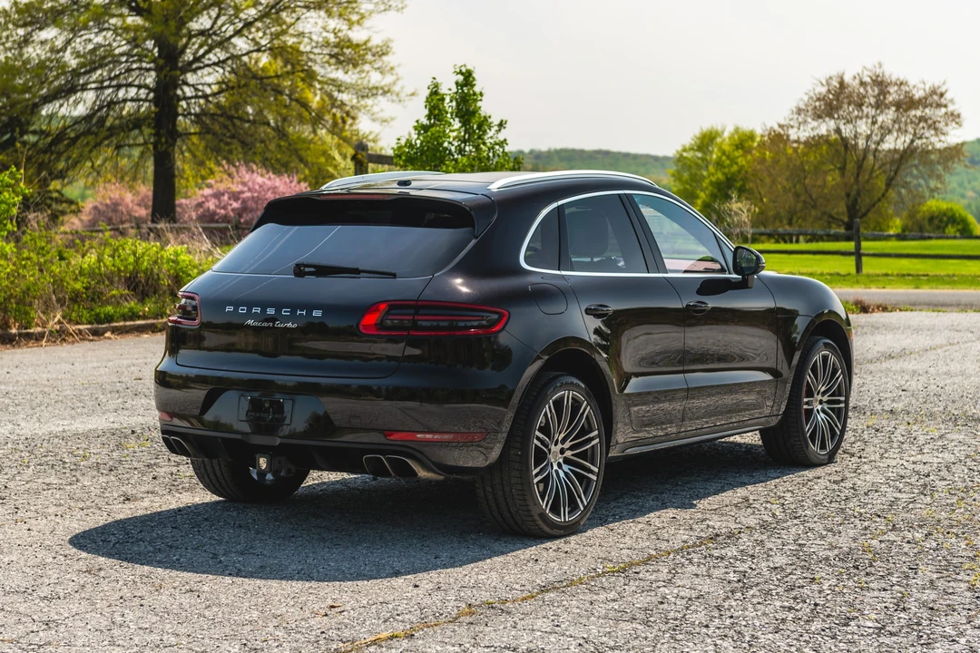 2015 Porsche Macan Turbo - Image 29 of 31