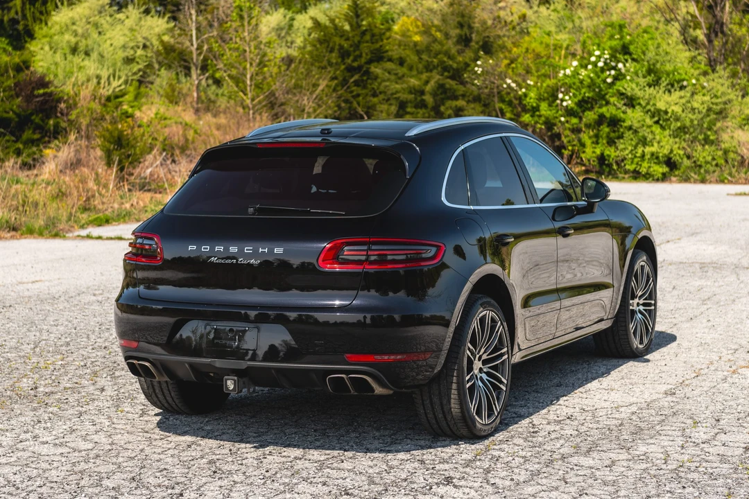 2015 Porsche Macan Turbo - Image 27 of 31