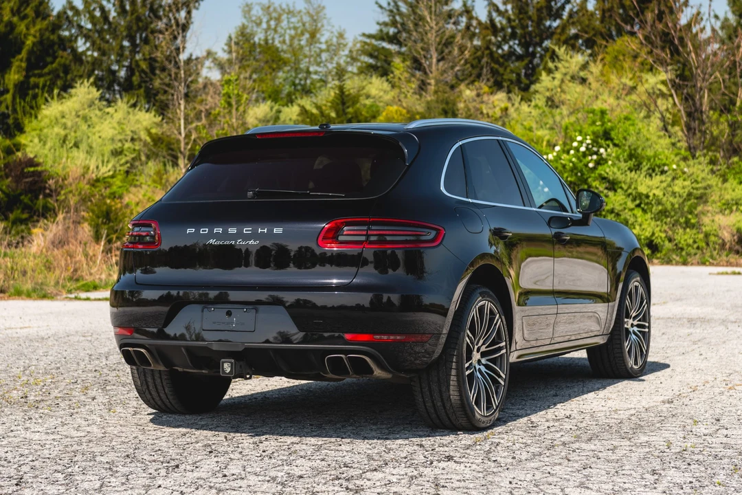 2015 Porsche Macan Turbo - Image 26 of 31