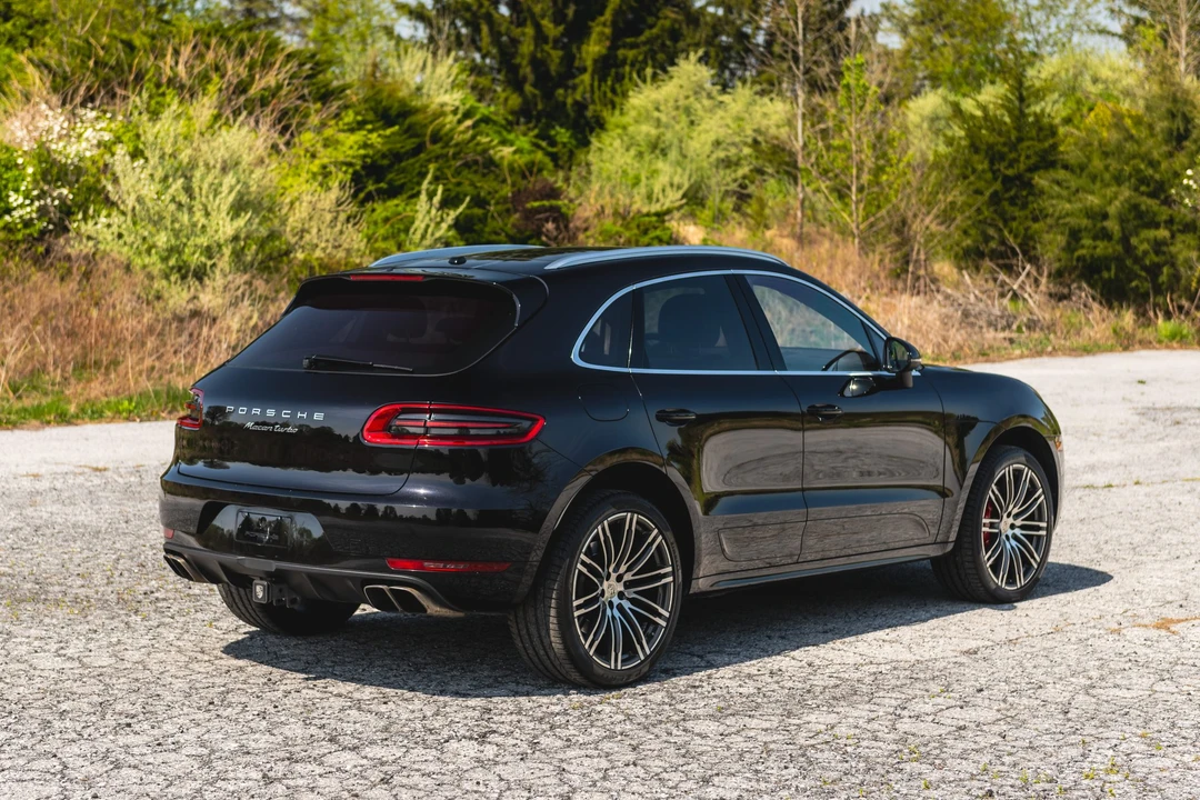 2015 Porsche Macan Turbo - Image 25 of 31