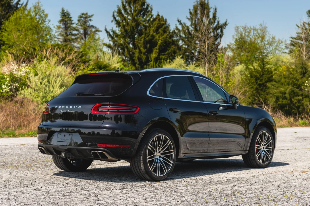2015 Porsche Macan Turbo - Image 24 of 31
