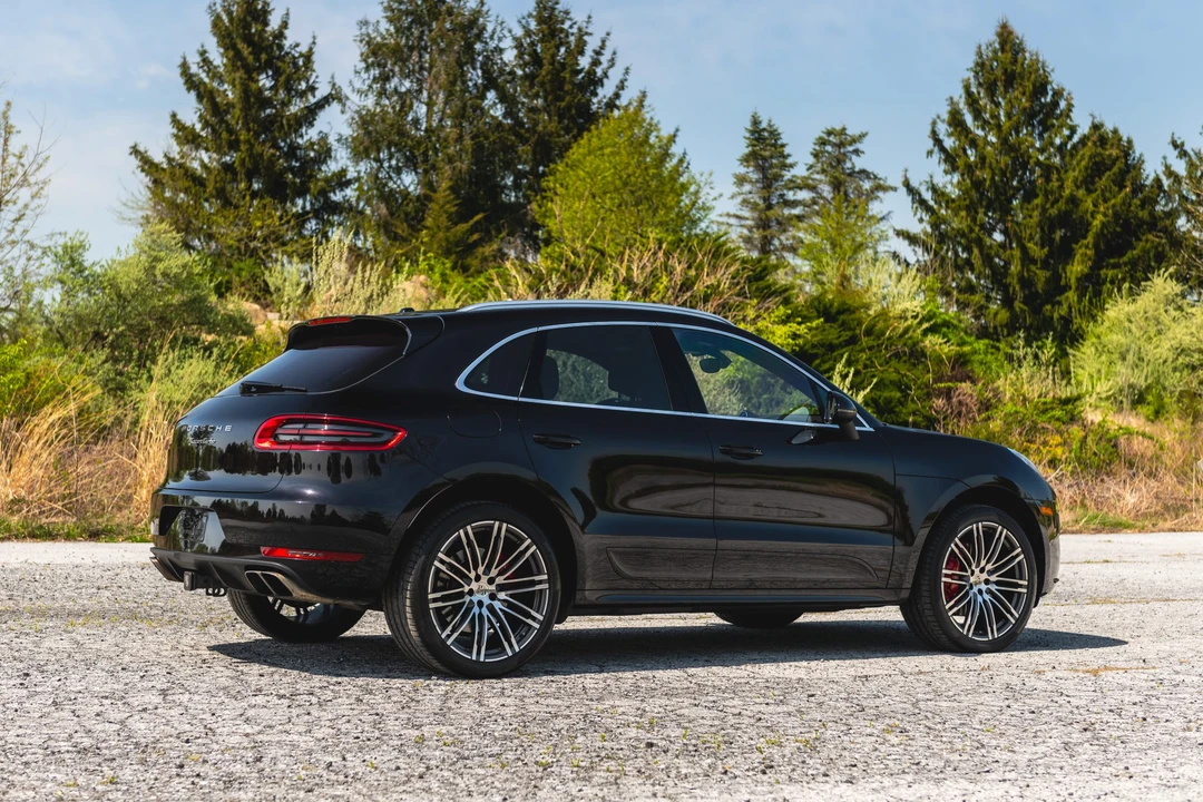 2015 Porsche Macan Turbo - Image 23 of 31