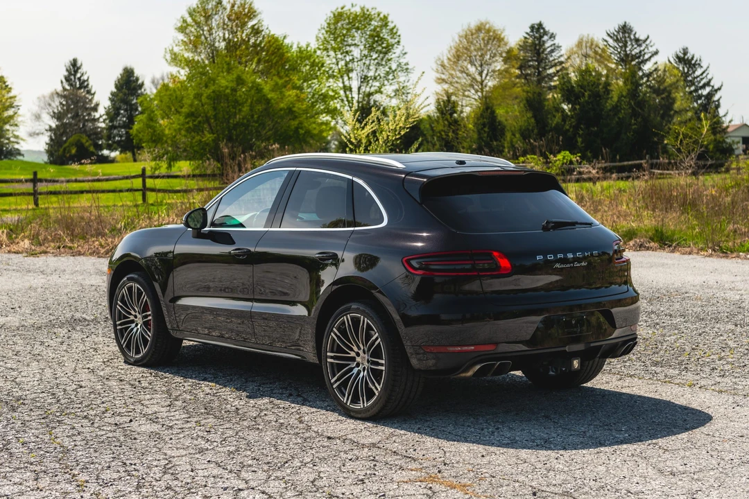 2015 Porsche Macan Turbo - Image 16 of 31