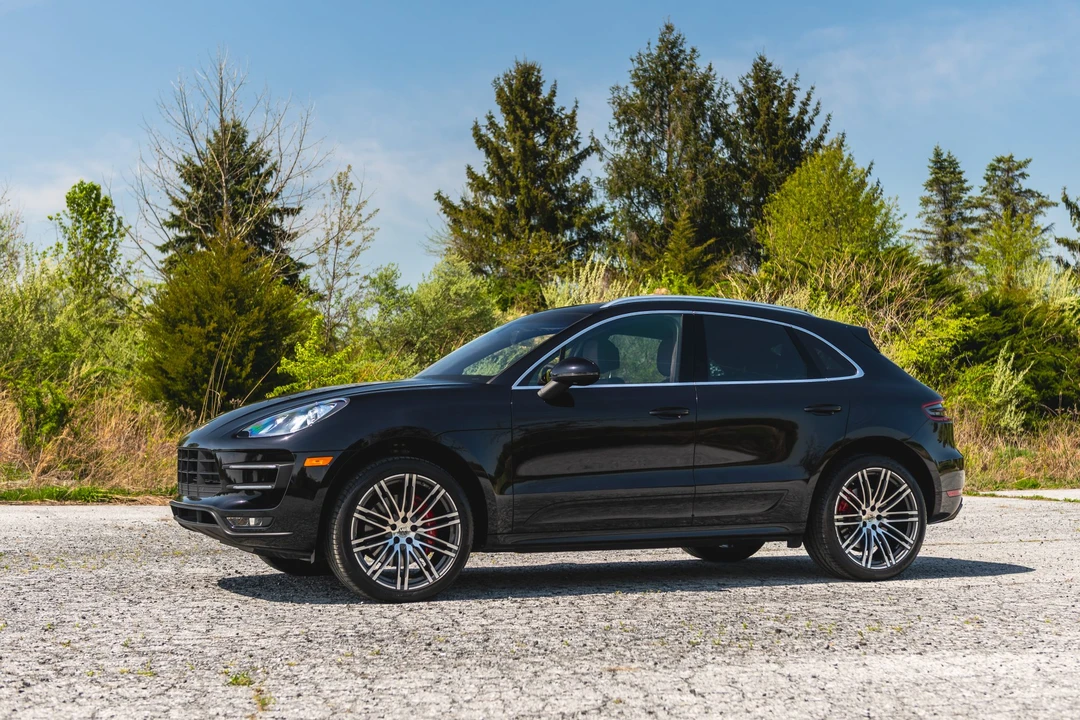 2015 Porsche Macan Turbo - Image 12 of 31