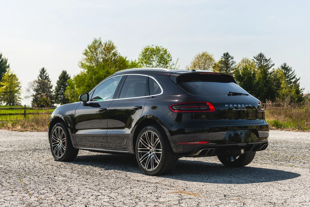 2015 Porsche Macan Turbo - Image 15 of 31