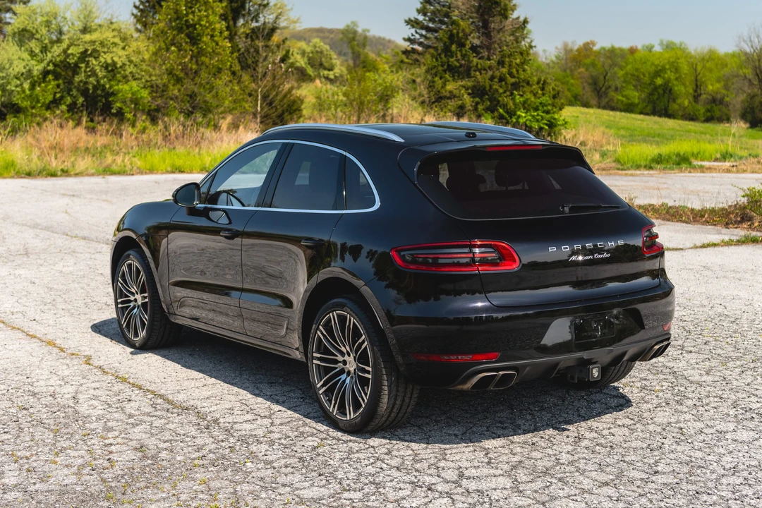2015 Porsche Macan Turbo - Image 18 of 31