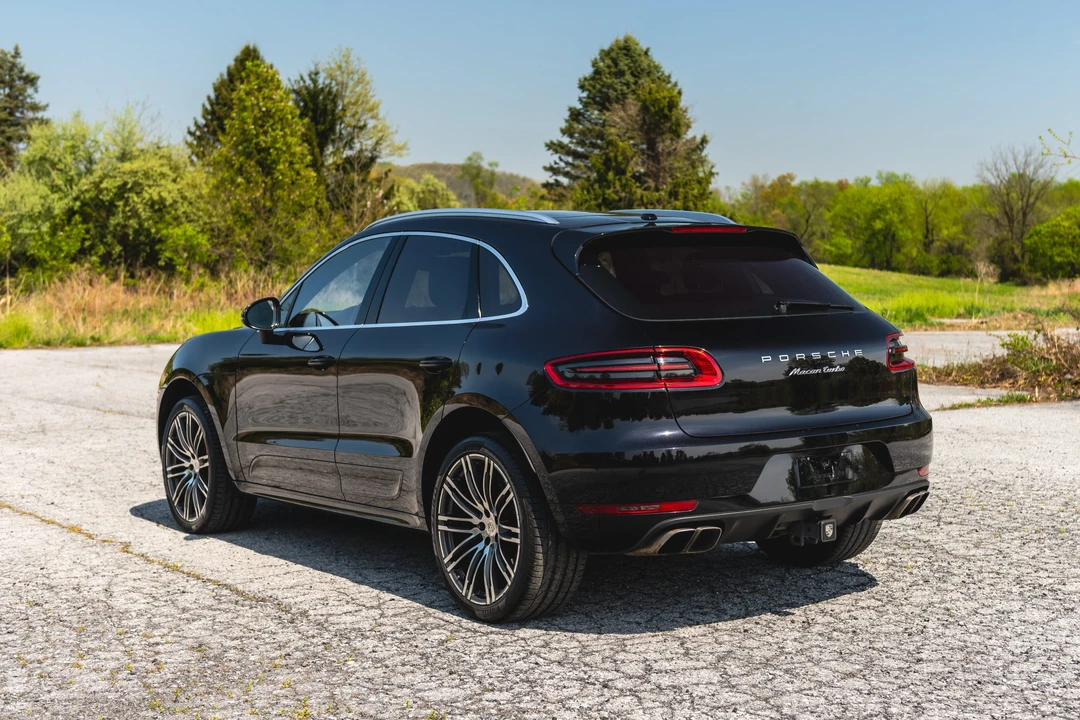 2015 Porsche Macan Turbo - Image 17 of 31